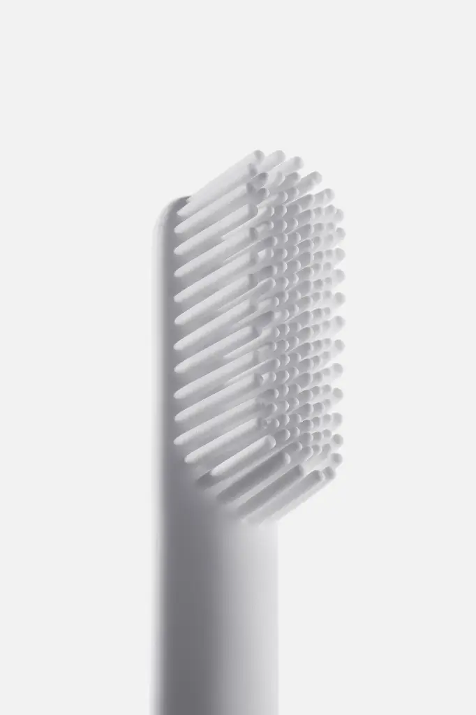 Pomadent_Pomabrush_White_Bristles_Silicone_F.webp