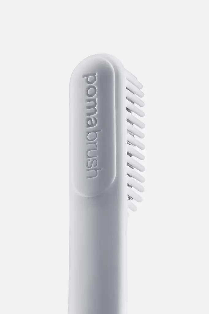 Pomadent_Pomabrush_White_Detail_brush rear branding_F.webp