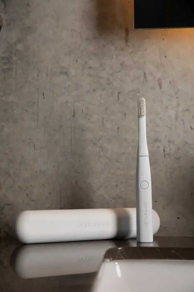 pomabrush white on counter.webp